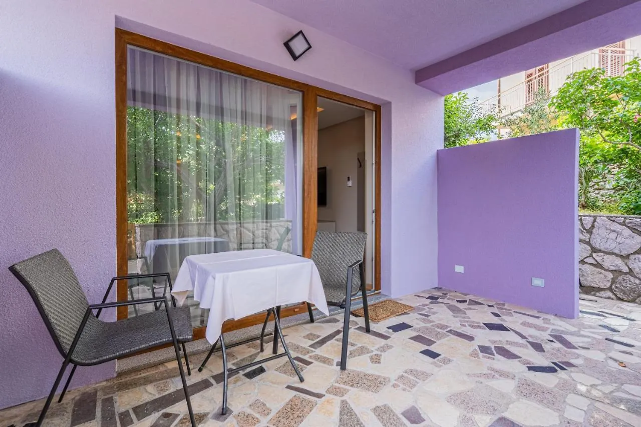 Villa Lavanda Cres 3*,