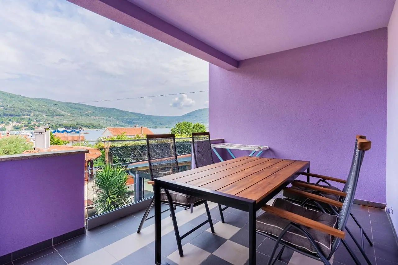 Villa Lavanda Cres 3*,