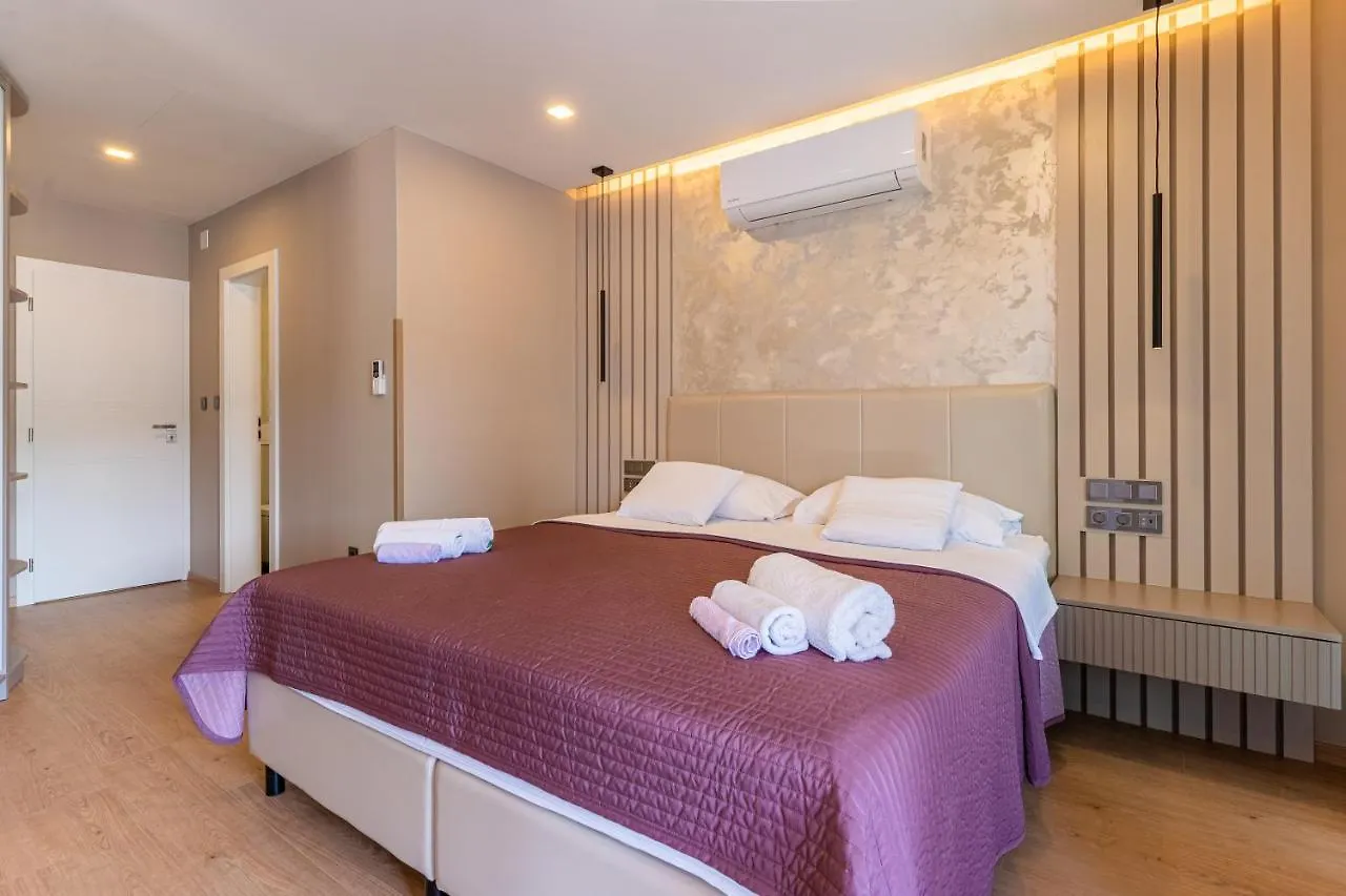 Villa Lavanda Cres 3*,  Croatia